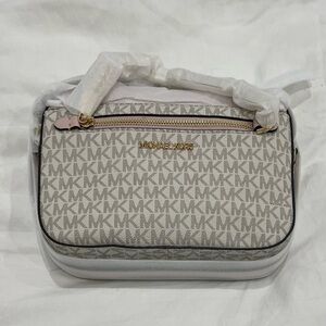 🆕 Michael Kors Jet Setter Crossbody Bag